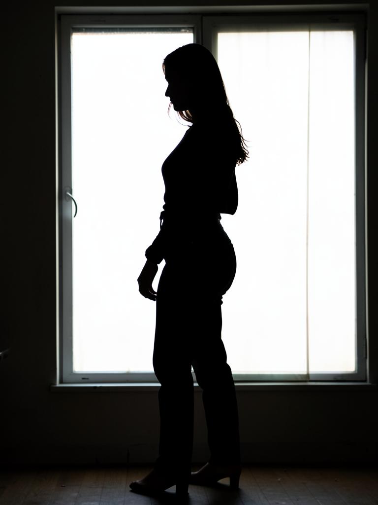 Strong backlight. The face goes dark.
